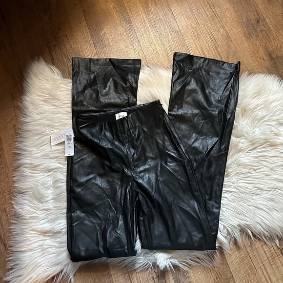 ARITZIA Wilfred Roma High Waisted Vegan Leather Flare Pant In Black - Picture 2 of 6